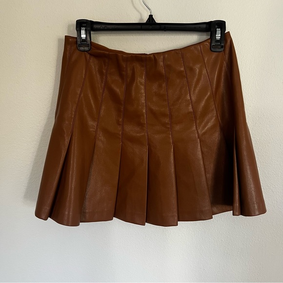 NEW Alice + Olivia Carter Vegan Camel Pleated Leather Skirt 4 - Picture 7 of 11